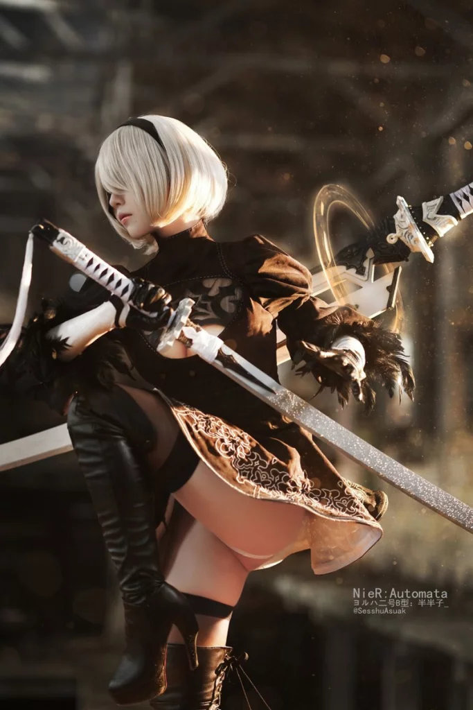 Приятный косплей 2B из NieR: Automata