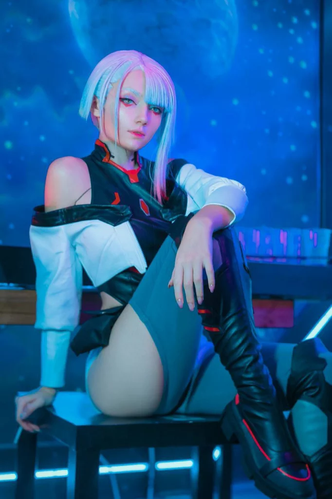 Косплей Люси из Cyberpunk 2077 и Edgerunners