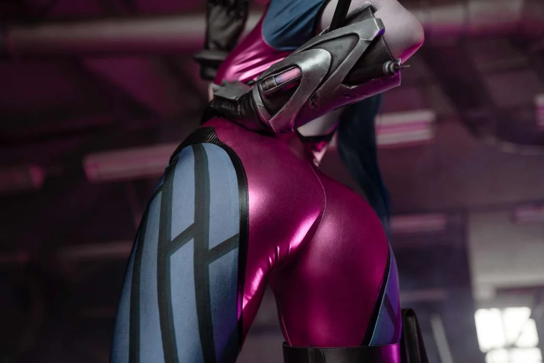 Косплей встречи Tracer и Widowmaker из Overwatch, от прелестных милашек Alina Becker и Adamae_dono.