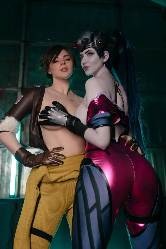 Косплей встречи Tracer и Widowmaker из Overwatch, от прелестных милашек Alina Becker и Adamae_dono.