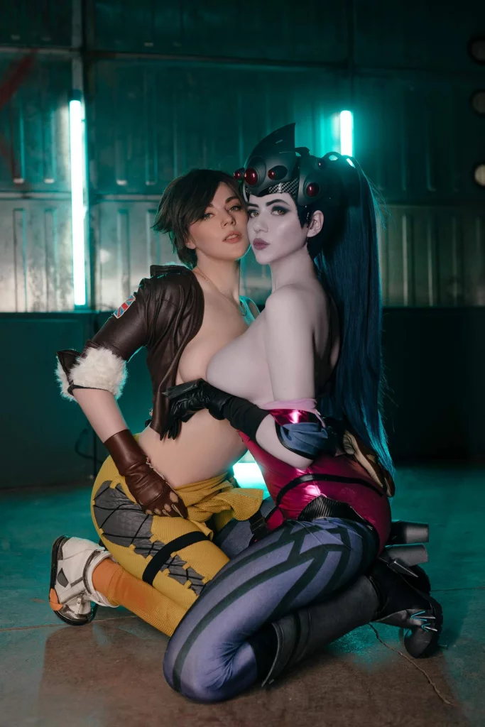 Косплей встречи Tracer и Widowmaker из Overwatch, от прелестных милашек Alina Becker и Adamae_dono.