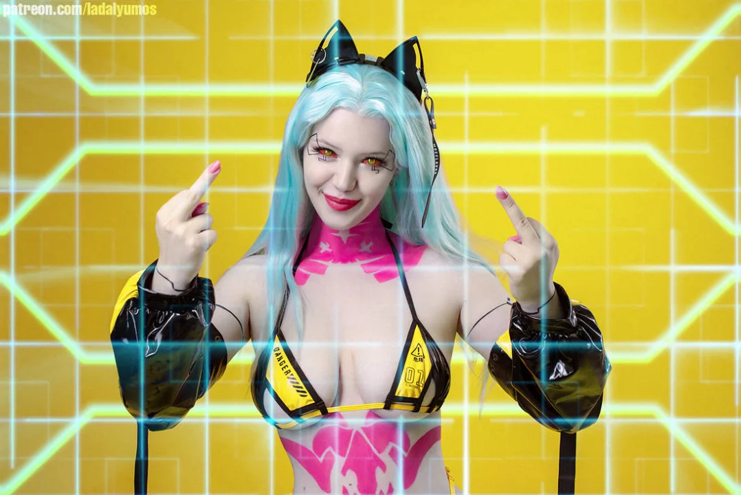 Косплей безумной Rebecca из Cyberpunk: Edgerunners от Lada Lyumos