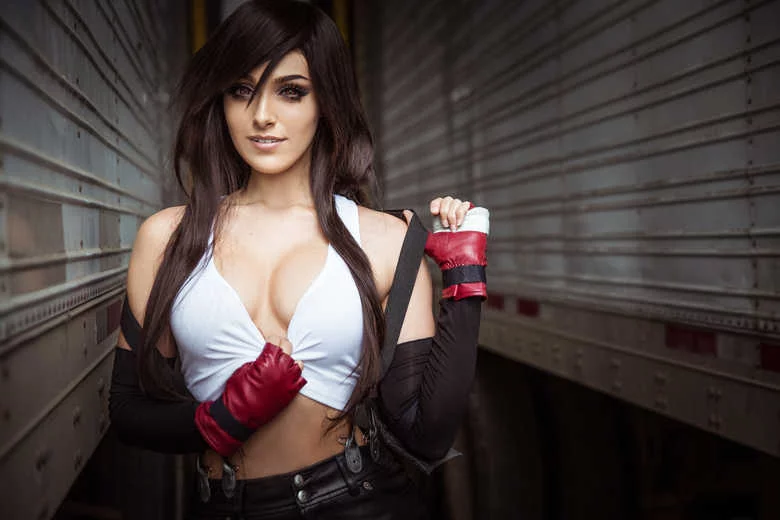 Сексуальный косплей раздевающейся Tifa Lockhart из Final Fantasy XII от Vixence