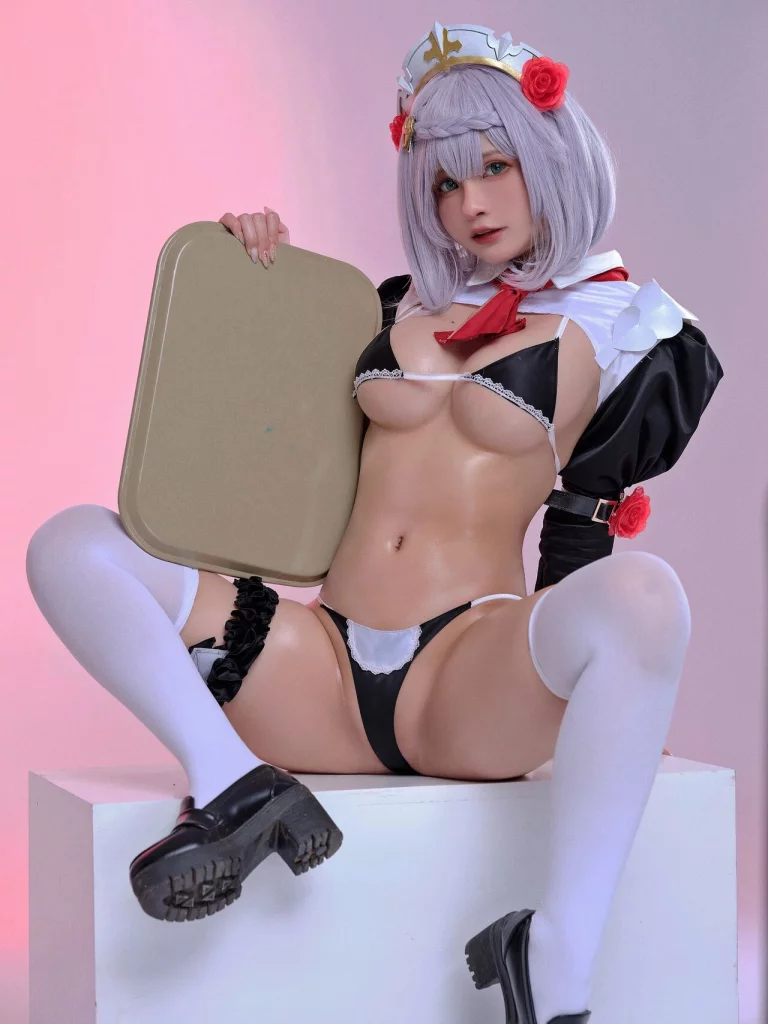 Косплей горничной всех служанок Noelle из Genshin Impact, от прелестной красотулички Azami (azami1110).