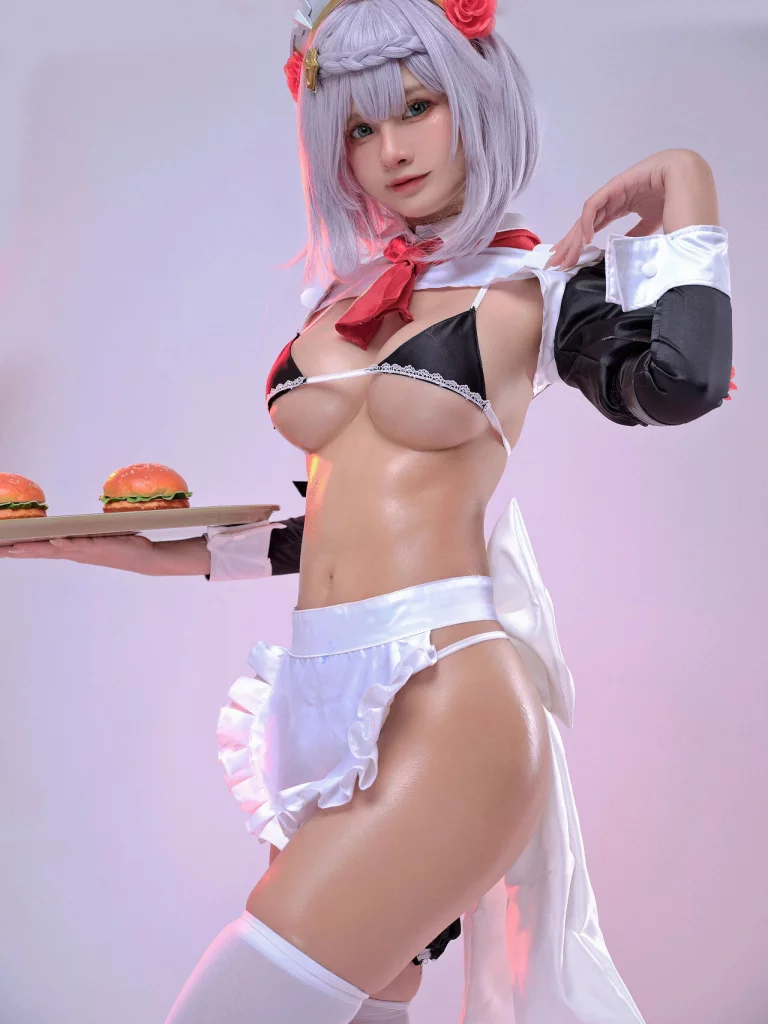 Косплей горничной всех служанок Noelle из Genshin Impact, от прелестной красотулички Azami (azami1110).