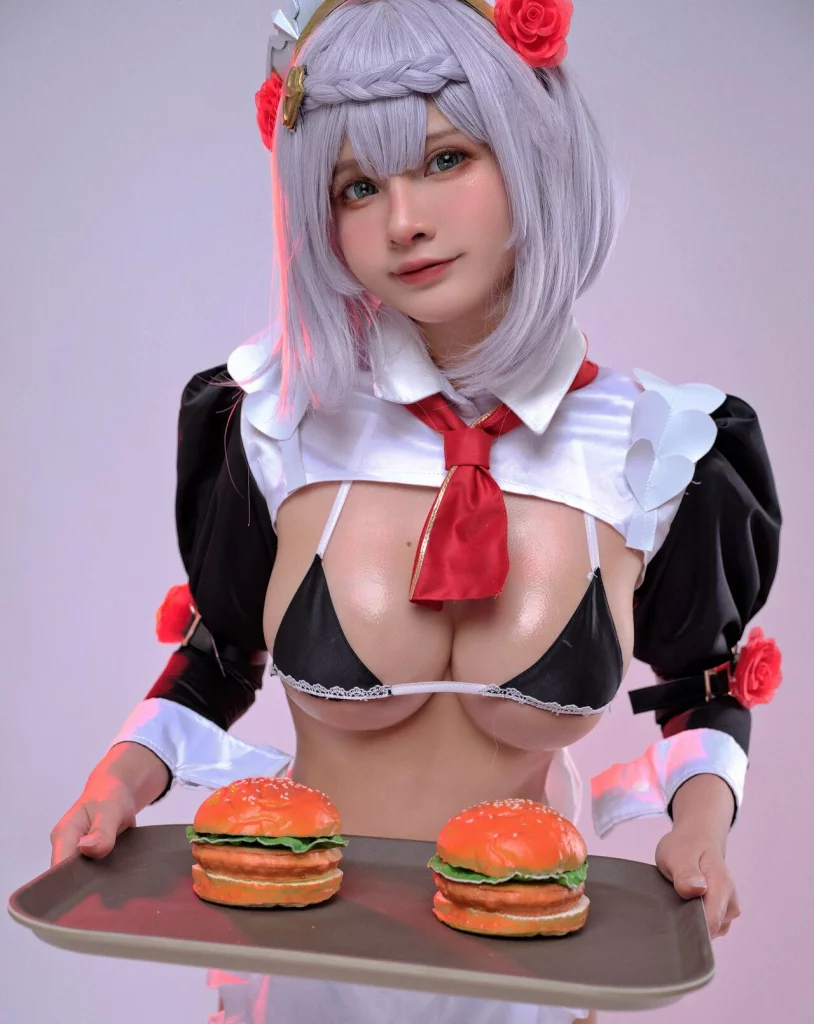 Косплей горничной всех служанок Noelle из Genshin Impact, от прелестной красотулички Azami (azami1110).