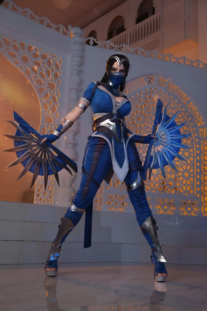 Косплей принцессы Kitana из игр серии Mortal Kombat от Oichi Chan