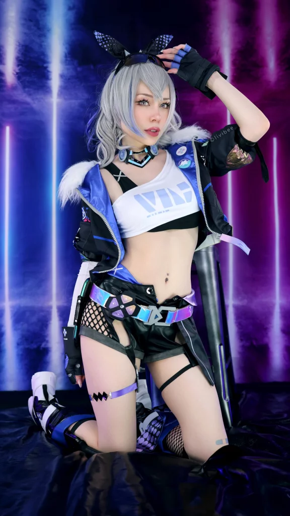 Косплей гениальной хакеры Silver Wolf из Honkai: Star Rail от Livibee