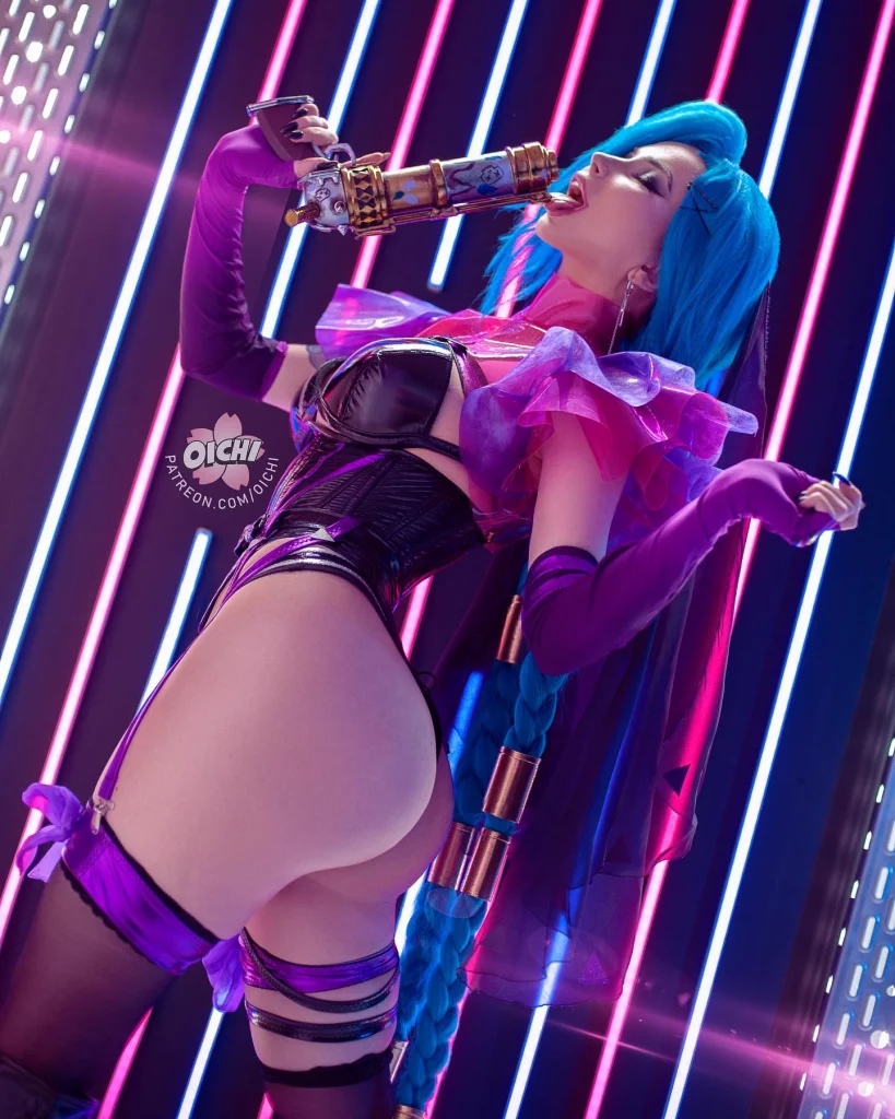 Косплей Jinx в киберпанковом наряде из League of Legends от Oichi Chan