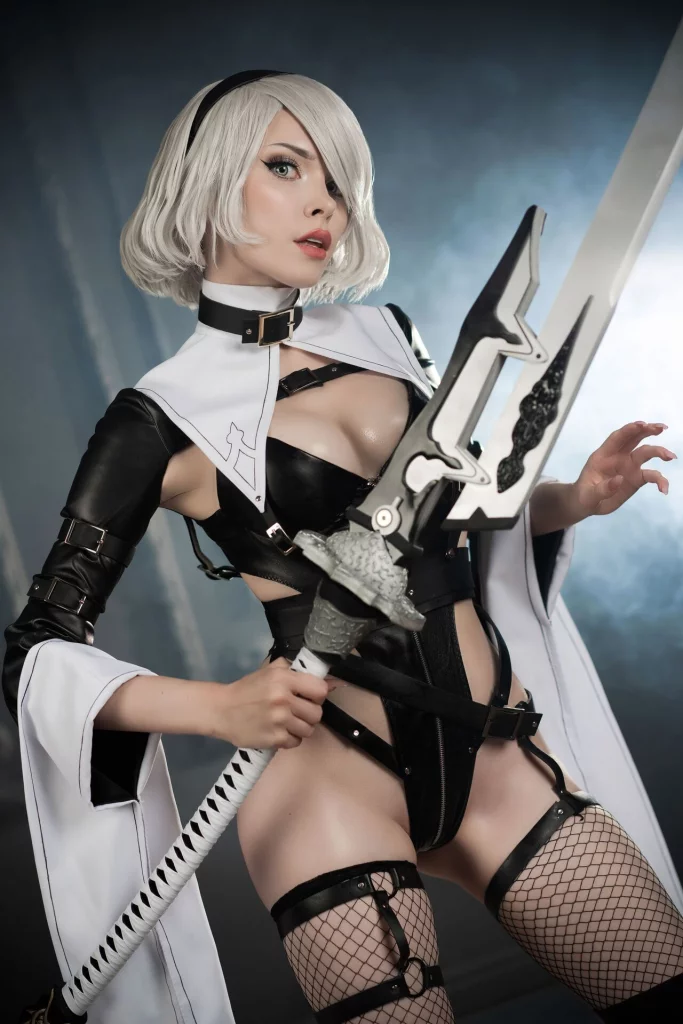 Косплей 2B в образе видимо пошлой монашки из NieR: Automata от Sladkoslava