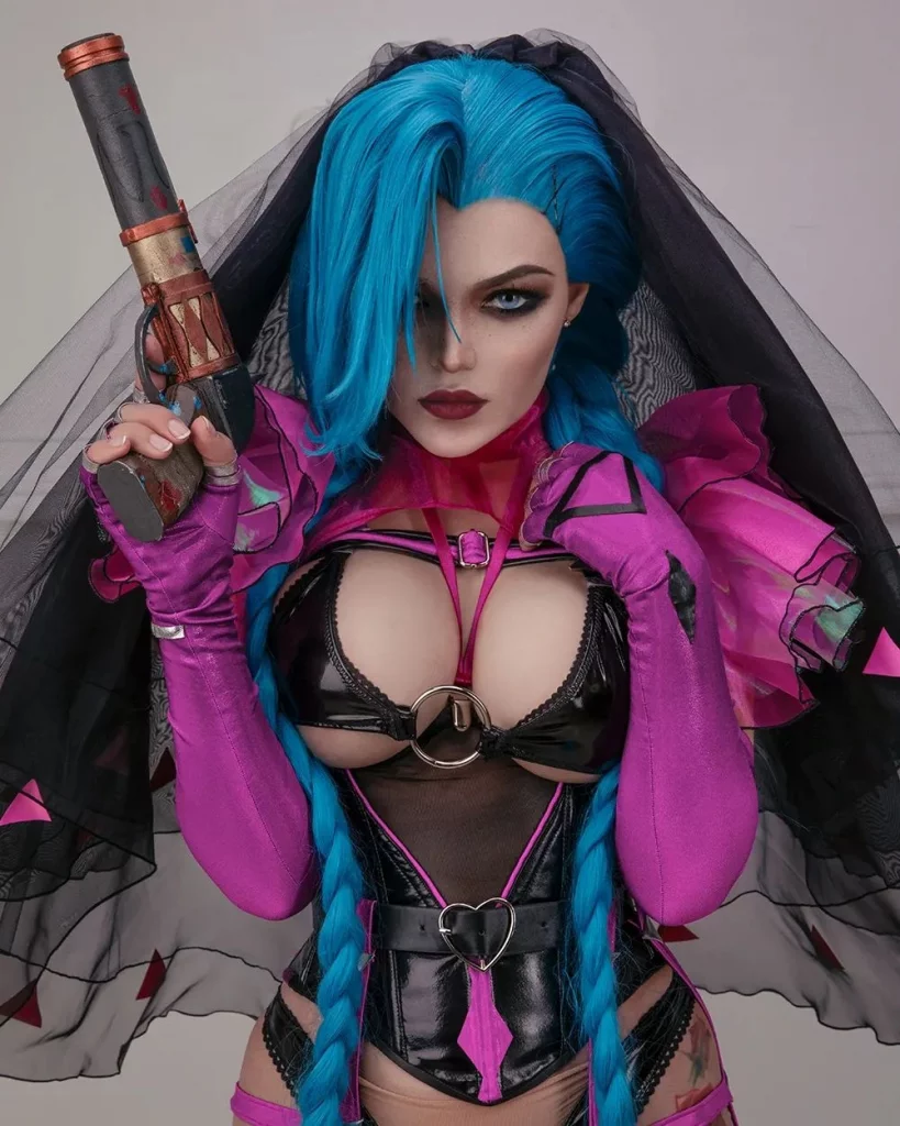 Косплей Jinx в необычном наряде из League of Legends от Kalinka Fox 