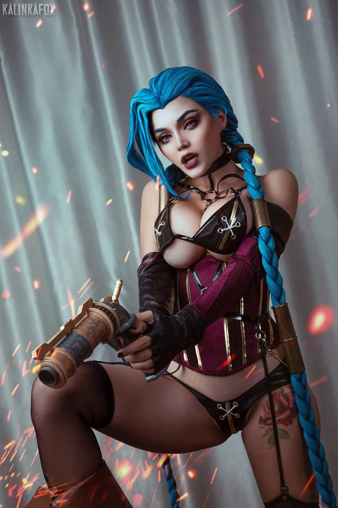 Косплей Jinx в необычном наряде из League of Legends от Kalinka Fox 