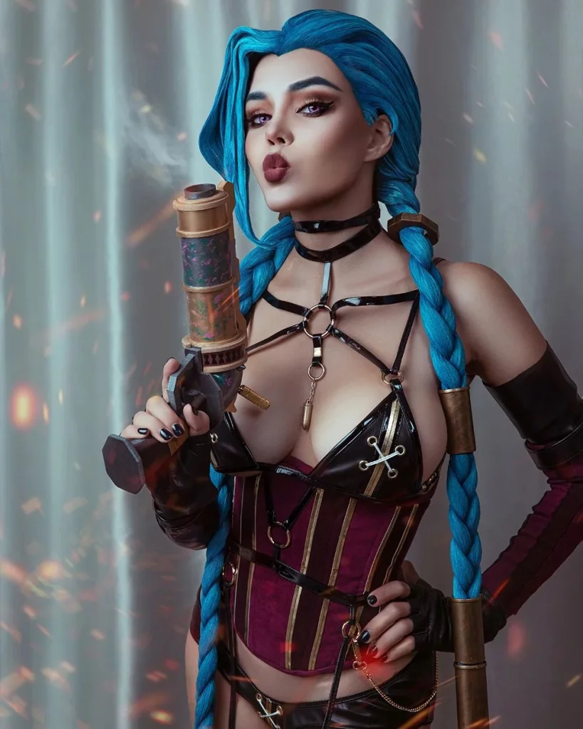 Косплей Jinx в необычном наряде из League of Legends от Kalinka Fox 