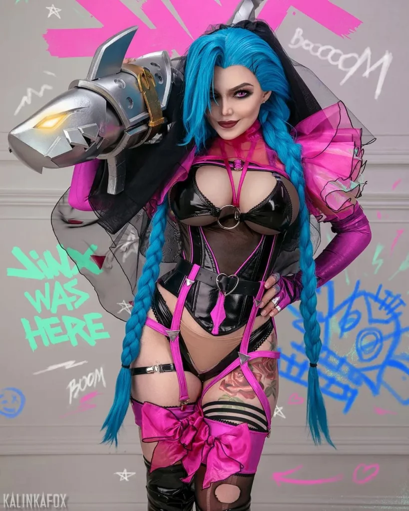 Косплей Jinx в необычном наряде из League of Legends от Kalinka Fox 
