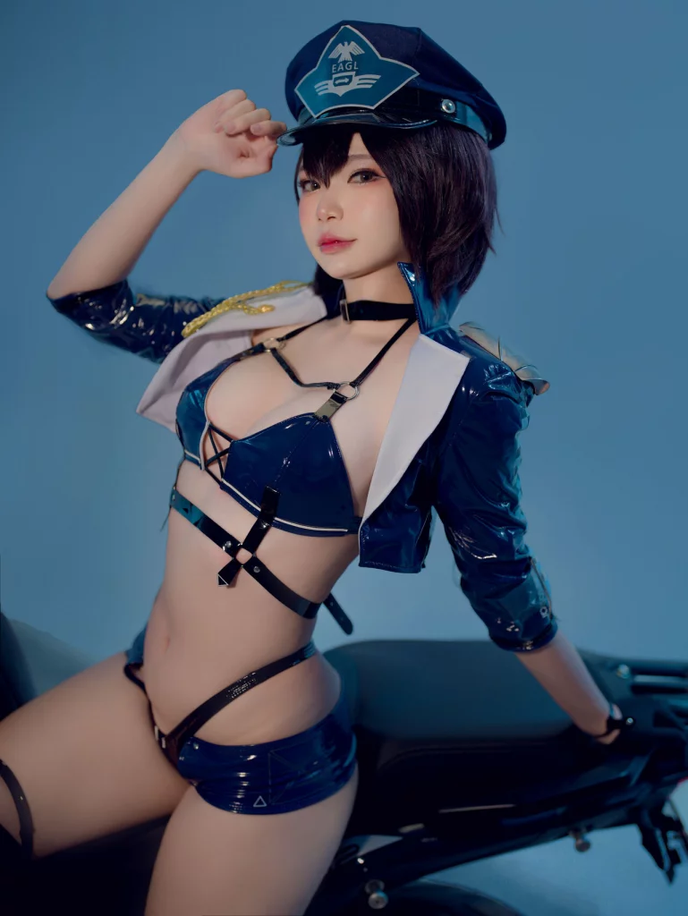 Косплей Baltimore в образе королевы гонки из Azur Lane от ZinieQ