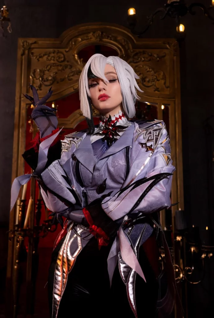 Косплей Arlecchino также известной как The Knave из Genshin Impact от Shadory