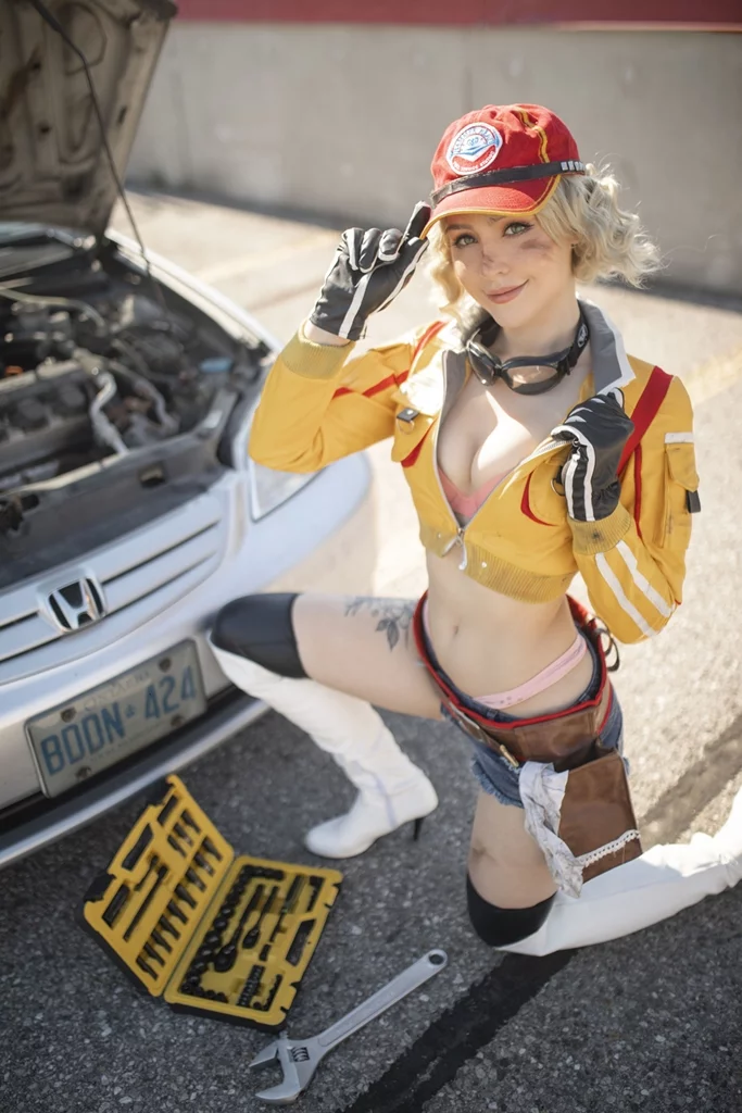Откровенный косплей главной механички Cindy Aurum из Final Fantasy XV от Luxlo Cosplay
