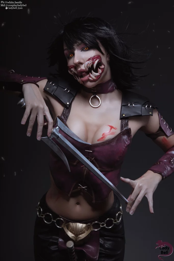 Косплей клонши королевы Mileena из серии файтингов Mortal Kombat от Ladybell