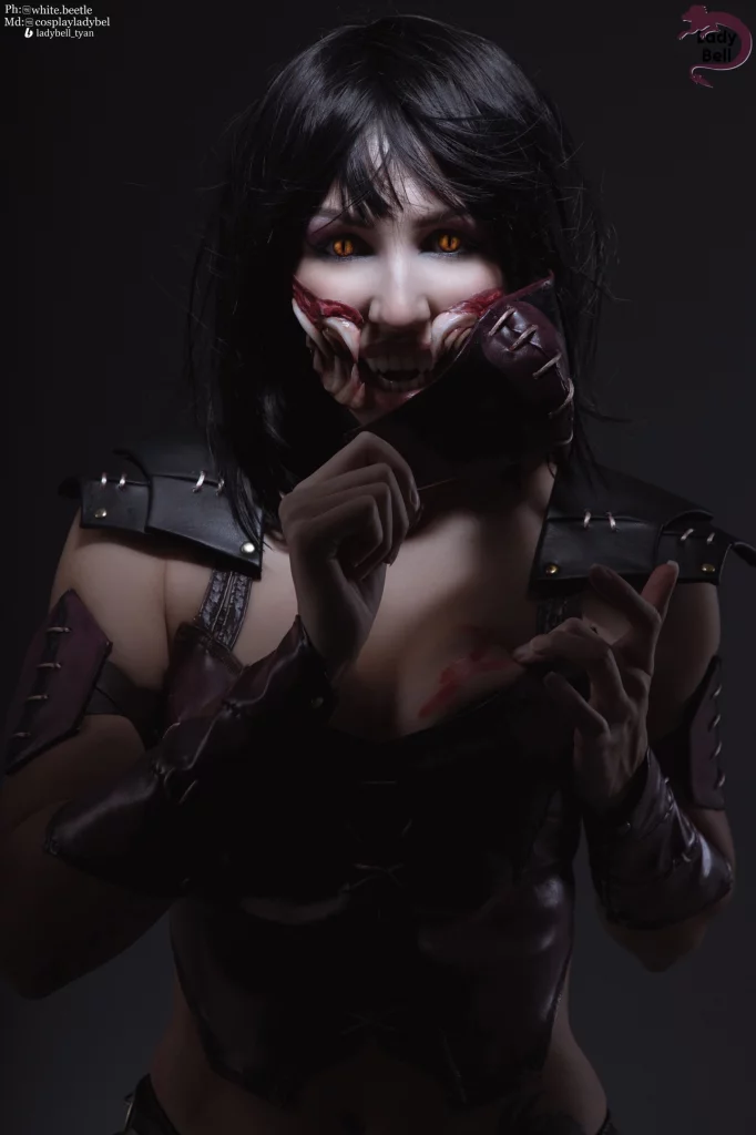 Косплей клонши королевы Mileena из серии файтингов Mortal Kombat от Ladybell