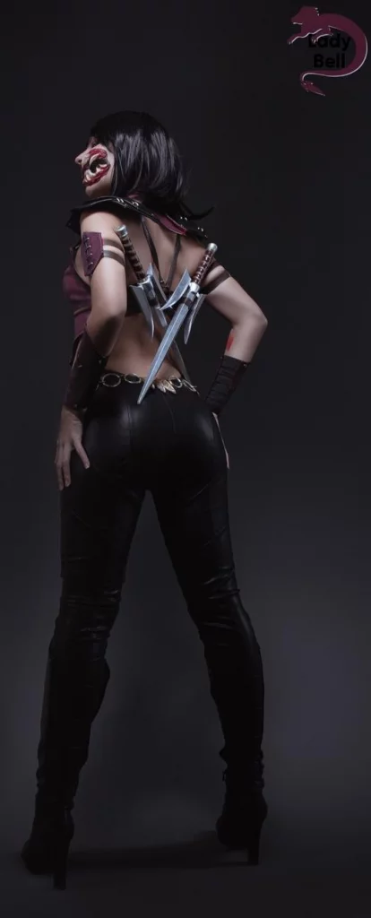 Косплей клонши королевы Mileena из серии файтингов Mortal Kombat от Ladybell