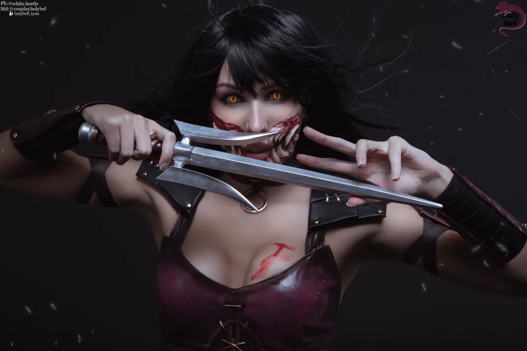 Косплей клонши королевы Mileena из серии файтингов Mortal Kombat от Ladybell