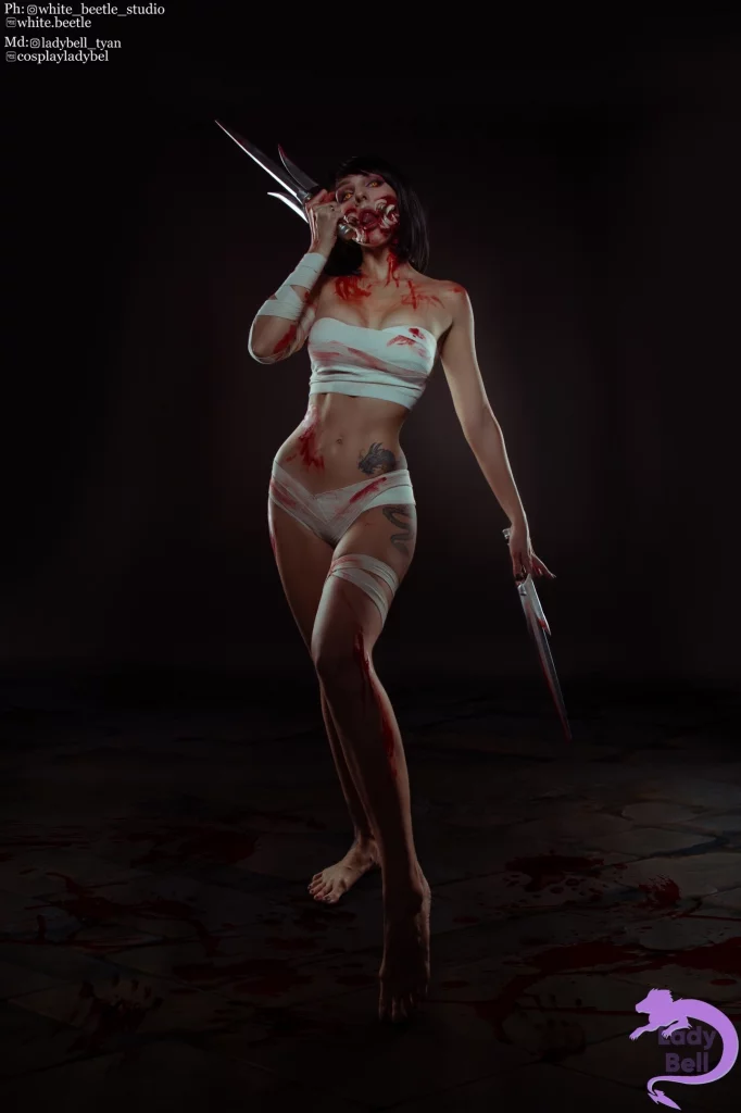 Косплей клонши королевы Mileena из серии файтингов Mortal Kombat от Ladybell