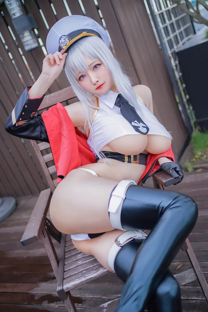 Косплей авианосца Enterprise в купальнике из Azur Lane от Arty Huang