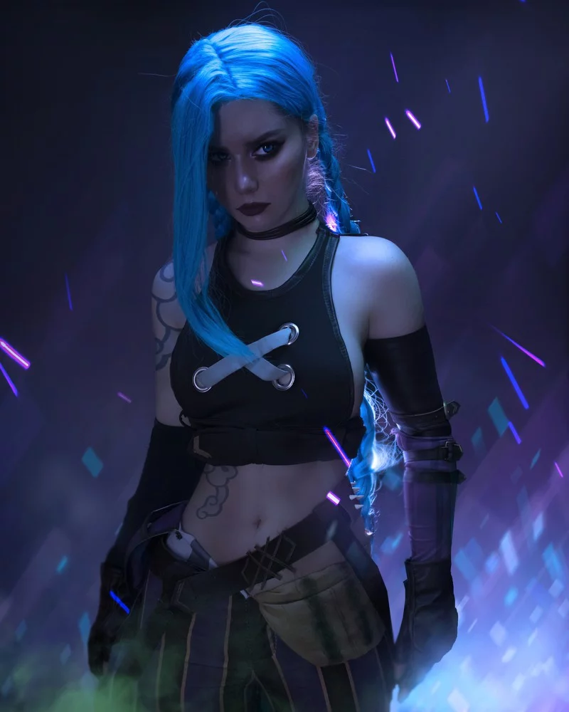 Косплей безумной Jinx из League of Legends от Angie Arrow