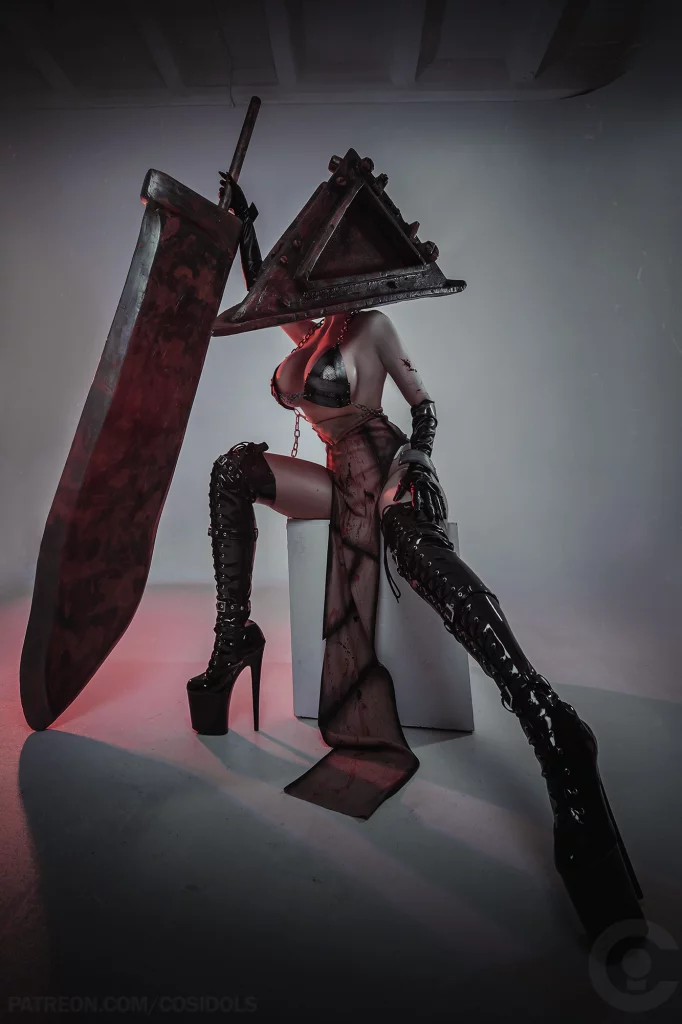 Косплей Pyramidhead из серии игр Silent Hill от Fariko Reewayvs