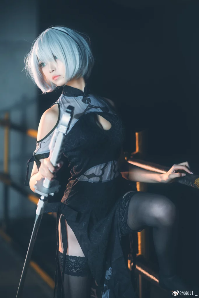 Возбуждающий косплей 2B в разных нарядах из NieR: Automata от huanger