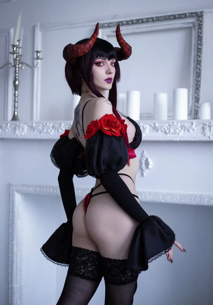 Косплей милфы вампирши Eliza из серии файтингов Tekken от Xenon