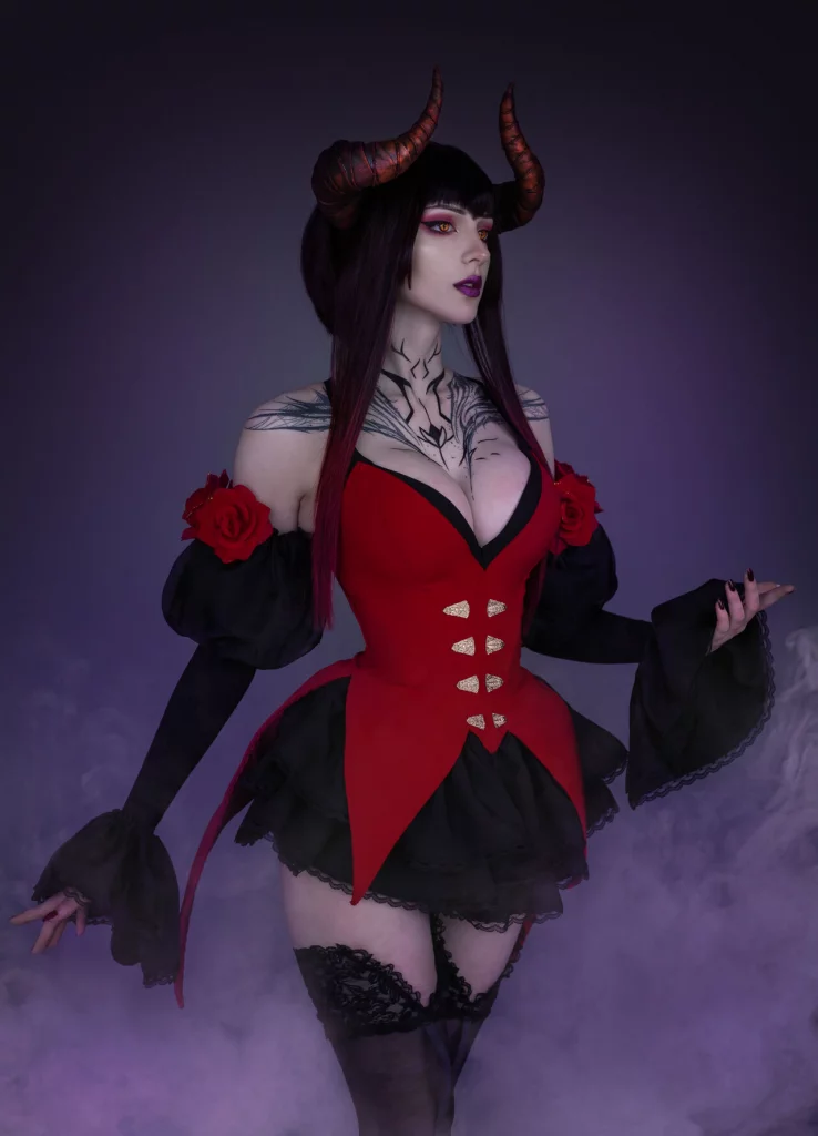 Косплей милфы вампирши Eliza из серии файтингов Tekken от Xenon