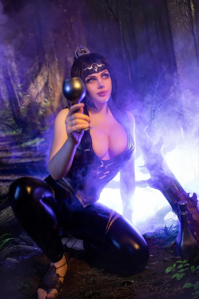Косплей темной ученицы Шар Shadowheart из Baldur's Gate 3 от Alice Cosplay