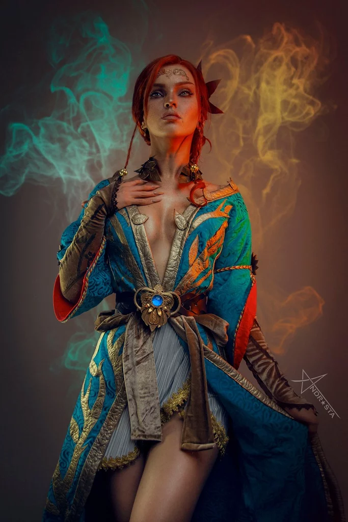 Крутой косплей Triss Merigold в платье из The Witcher 3: Wild Hunt от Andrasta