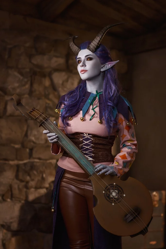 Косплей тифлинг-барддки Alfira из Baldur’s Gate 3 от Mercurygin Cosplay