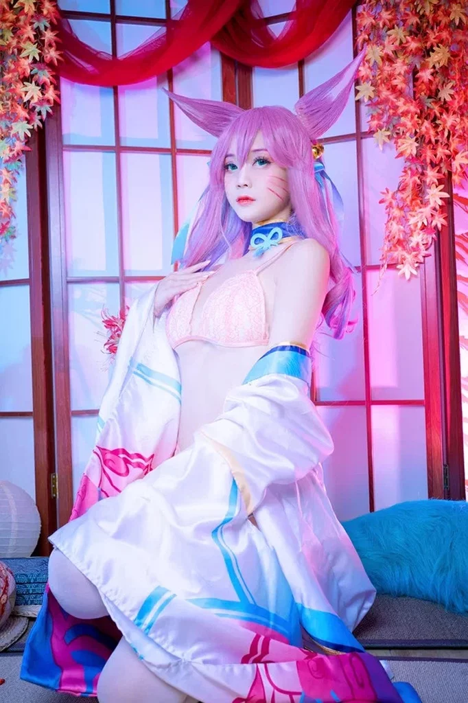 Косплей загадочной вастайи лисы Ahri из League Of Legends от Hiino 8