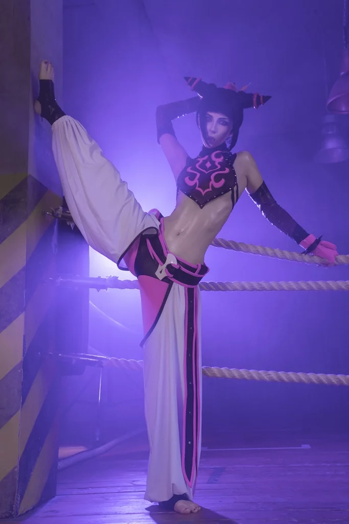 Косплей жестокой и боевой Juri Han из файтингов Street Fighter от Mik Allen 1