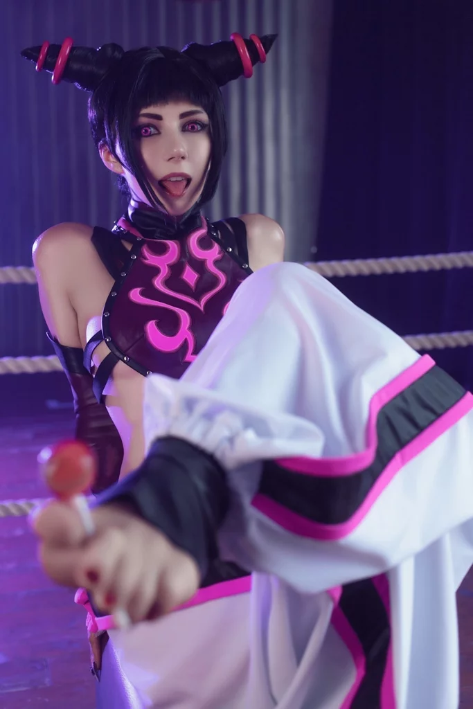 Косплей жестокой и боевой Juri Han из файтингов Street Fighter от Mik Allen 10