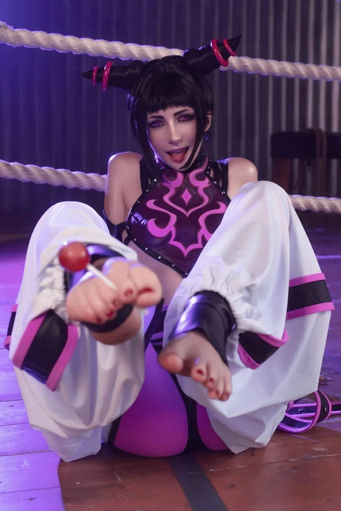 Косплей жестокой и боевой Juri Han из файтингов Street Fighter от Mik Allen 11