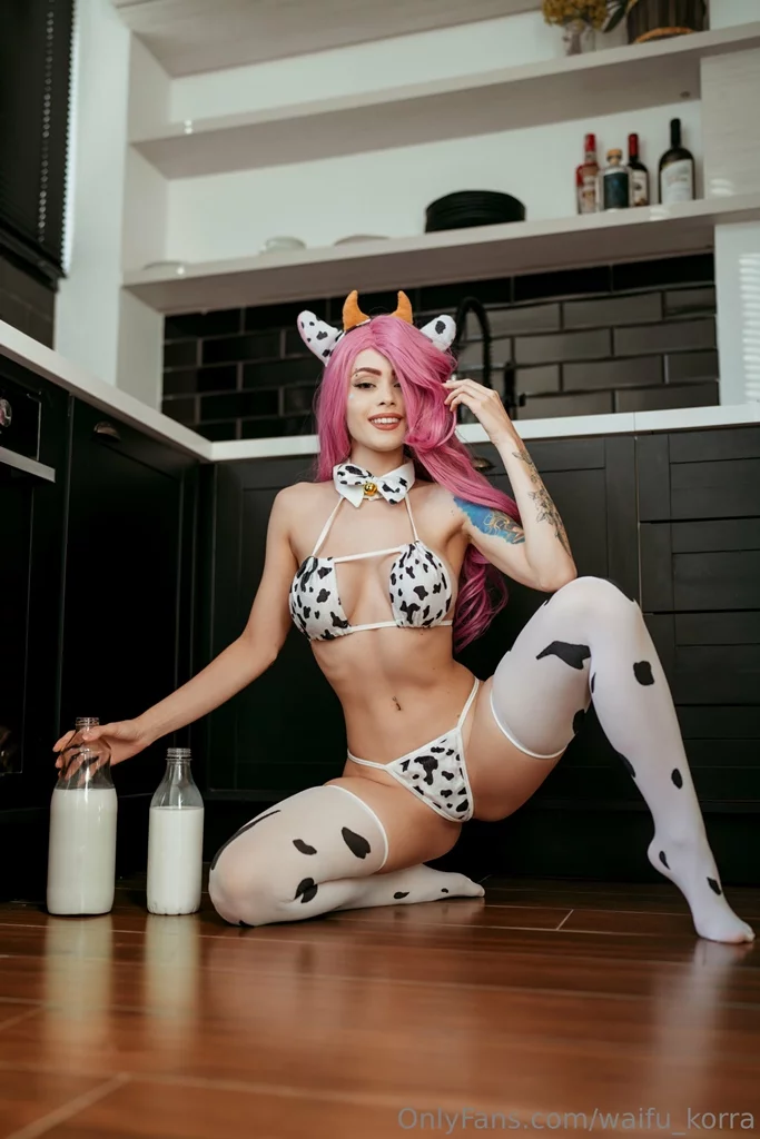 Косплей Seraphine в образе коровки из League of Legends от Waifu Korra