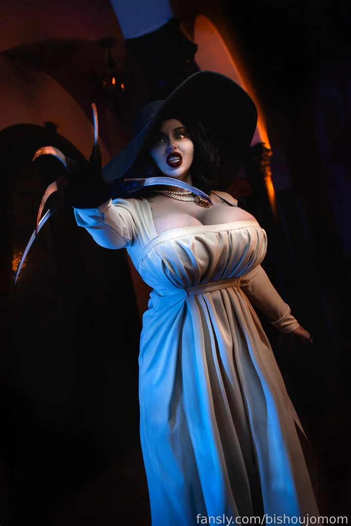 Косплей Lady Dimitrescu из Resident Evil Village от Bishoujo Mom