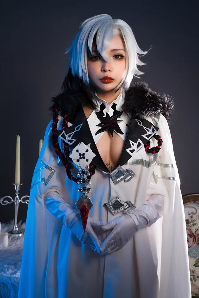 Косплей Arlecchino «The Knave» из Genshin Impact от Umeko J