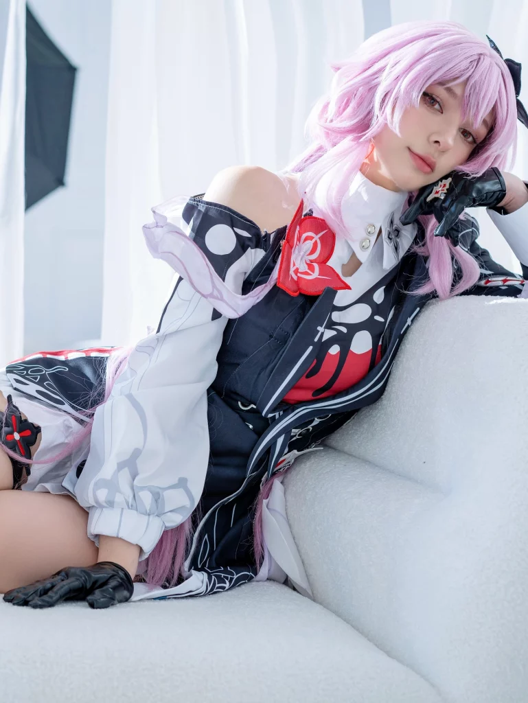 Косплей March 7th из Honkai Star Rail от Hioshicos