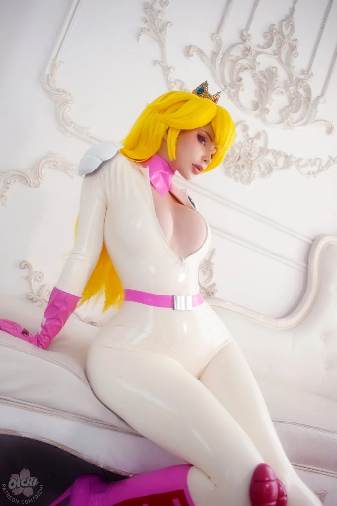 Косплей Princess Peach из Super Mario Bros от Oichi Chan