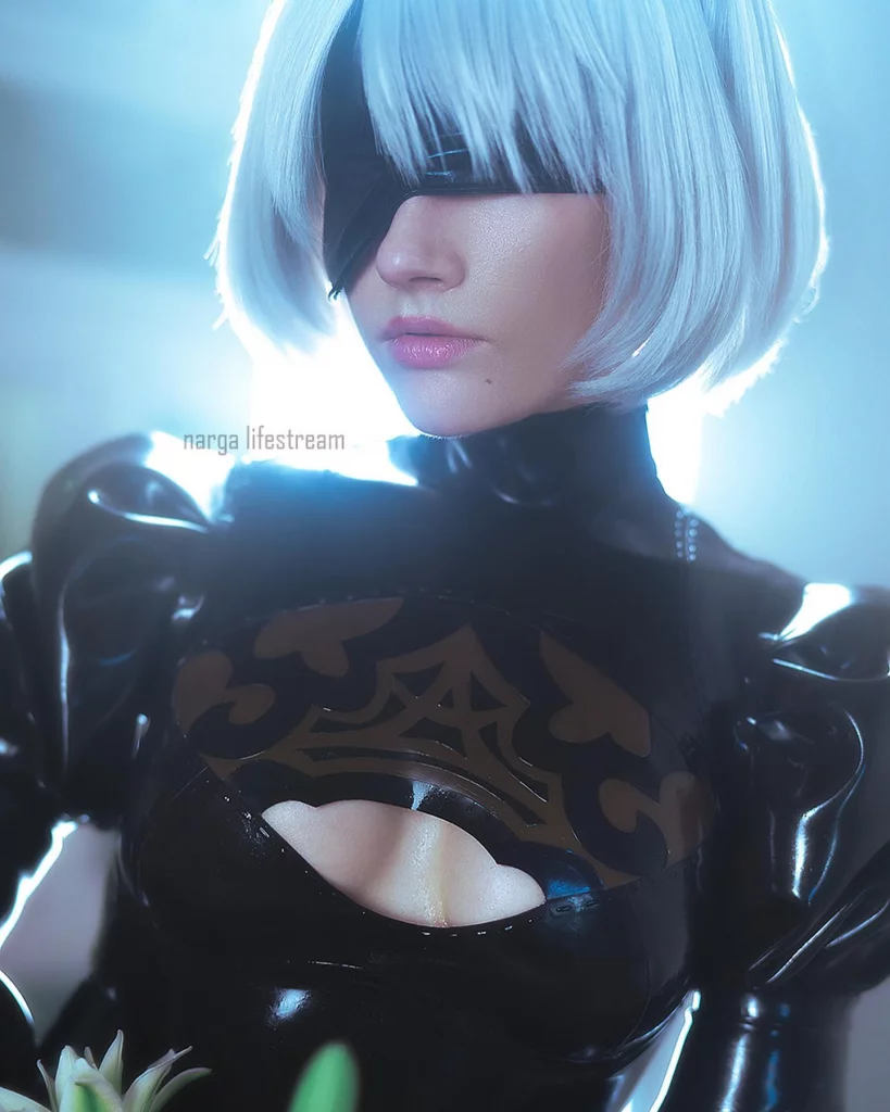 Косплей 2B в латексе из NieR Automata от Narga
