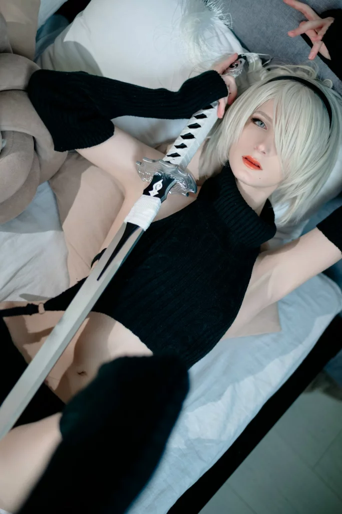 Косплей 2B Virgin Killer Sweater из NieR Automata от Holly White