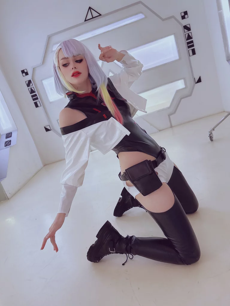 Косплей Lucy из Cyberpunk 2077 Edgerunners от Fishy Cosplay