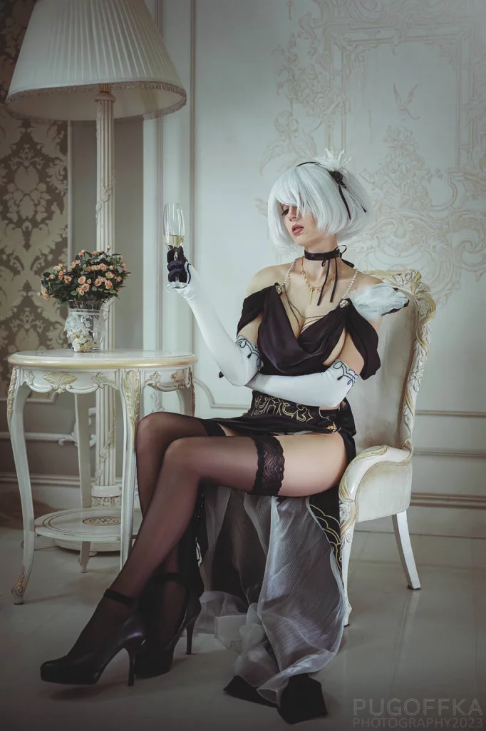 Косплей 2B в вечернем платье из Nier Automata от Bellatrix Aiden