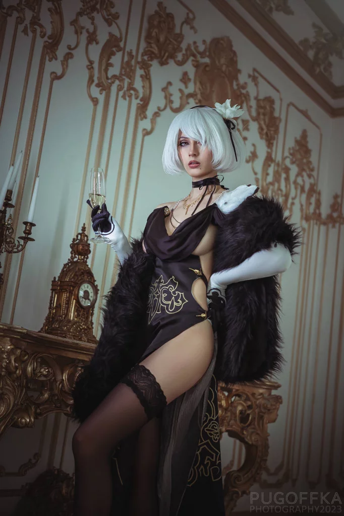 Косплей 2B в вечернем платье из Nier Automata от Bellatrix Aiden