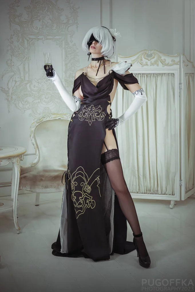 Косплей 2B в вечернем платье из Nier Automata от Bellatrix Aiden